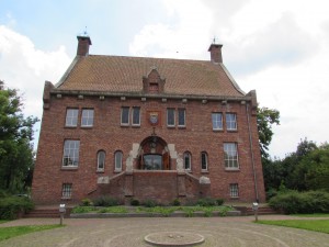 Het voormalig Raadhuis in Grou (1942), ontworpen door architect Alexander Kropholler